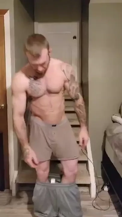 Lil strip tease and play for ya on this humpday 