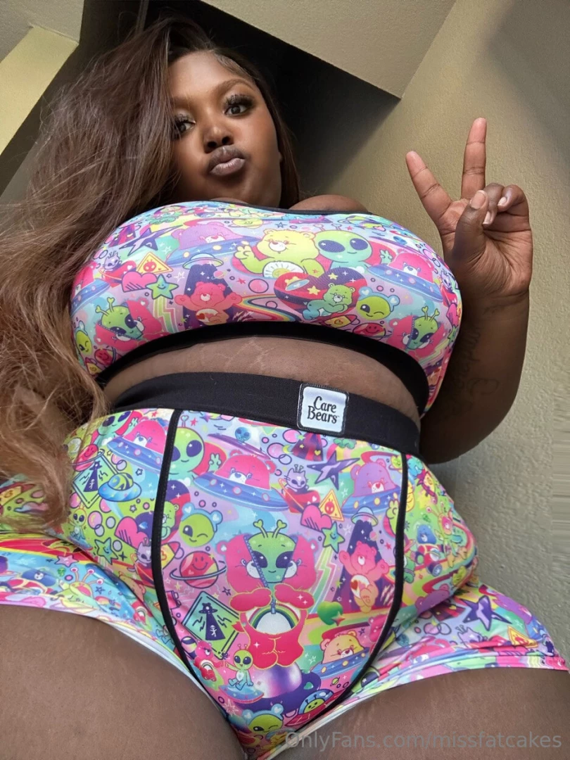 Would u pull my shorts to the side and eat 