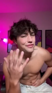 If u see this i m either live on of now my goal this live is to cum 4