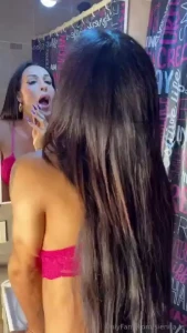 Testing my new lipgloss it tastes so good