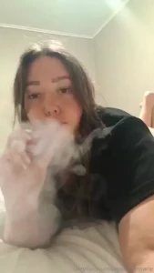 Dm me if your bored let s entertain each other