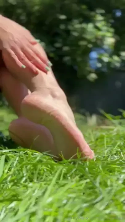 Can you massage my feet i might stick my toes in your mouth after xx 