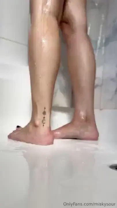 Need to buy a tripod so that i can take better shots of my feet do you 