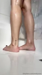 Need to buy a tripod so that i can take better shots of my feet do you