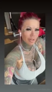 I m once again making lots of hard cocks in the gym and all the guys