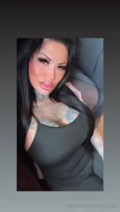 Wer mehr von mir sehen will schreibt mich an