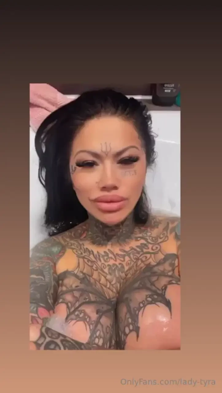 Do you want to come to the tub with me 