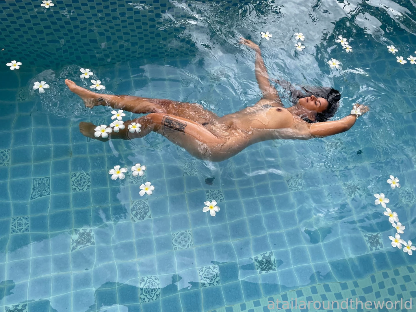 23 - n08 - pool with flowers had so much fun at my friend s bd i kept part 1 