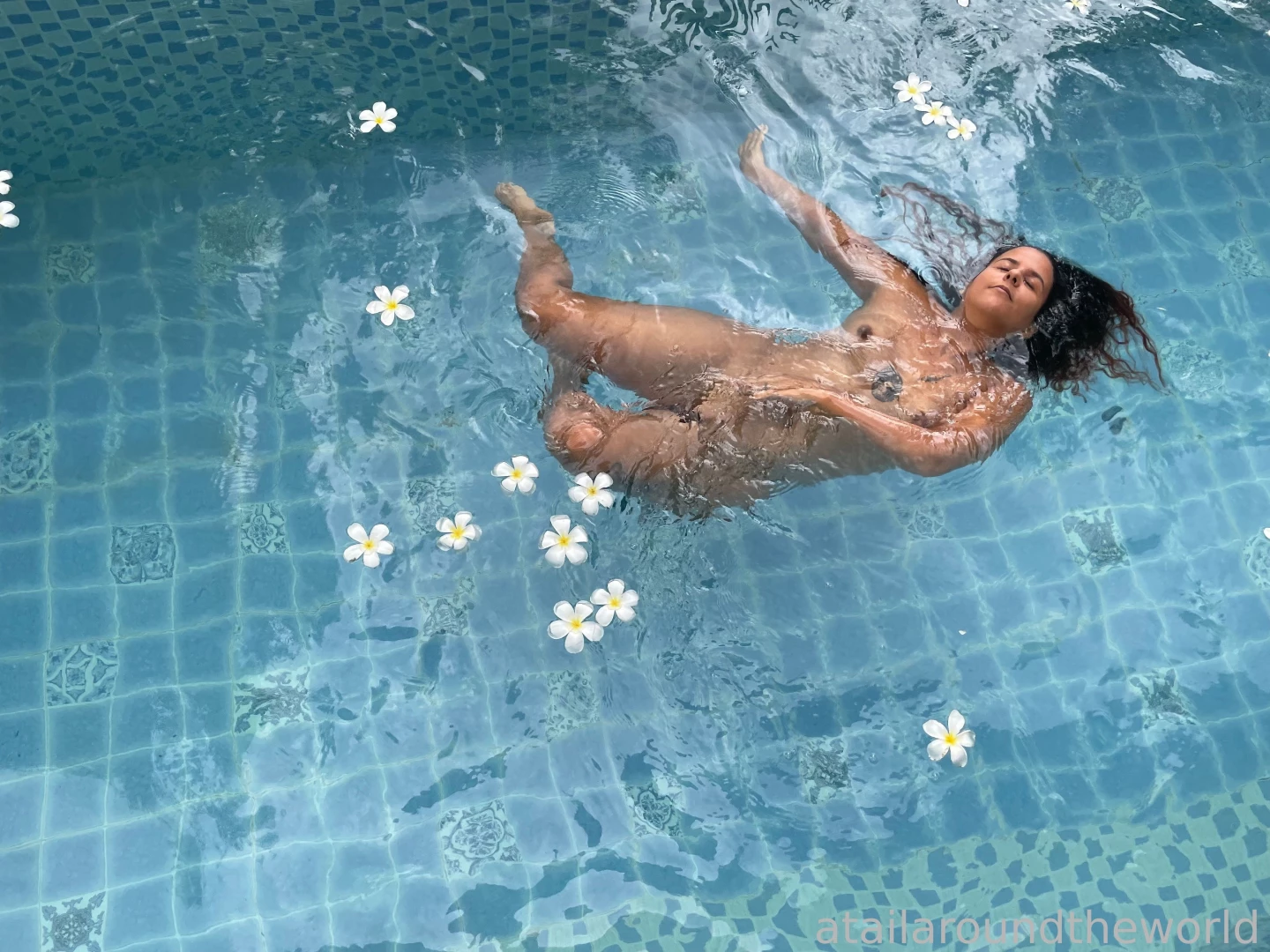 23 - n08 - pool with flowers had so much fun at my friend s bd i kept part 8 