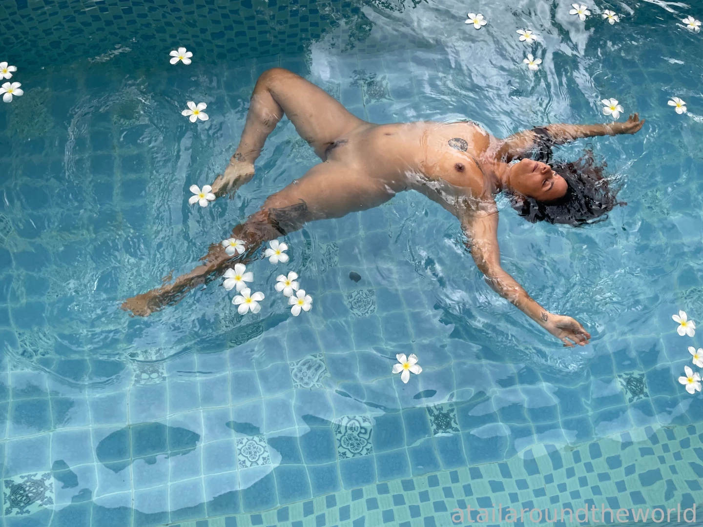 23 - n08 - pool with flowers had so much fun at my friend s bd i kept part 4 