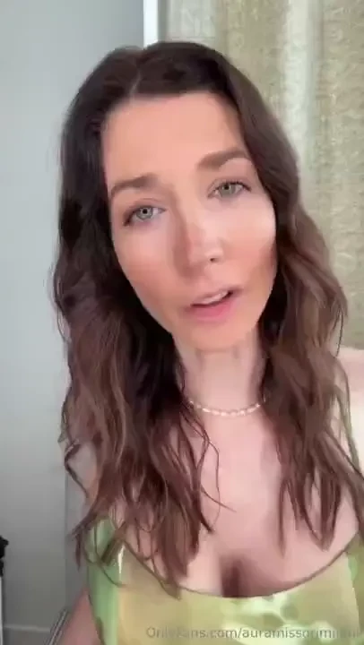 Te l ho mai detto che adoro giocare con la lingua vuoi vedere come me 