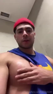 Andaba haciendo pesas y me calent
