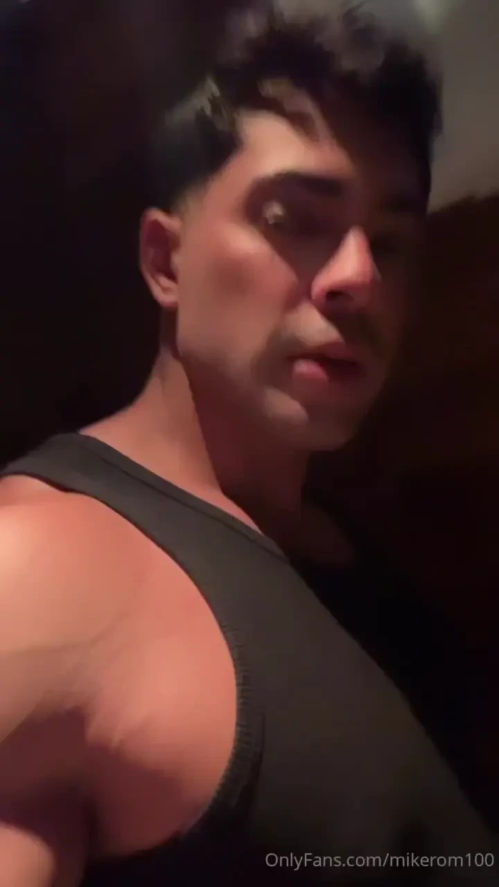 Alguien que me llene el culo de leche 