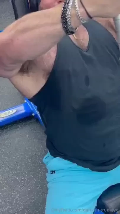 Chest pumpin pec poppin 