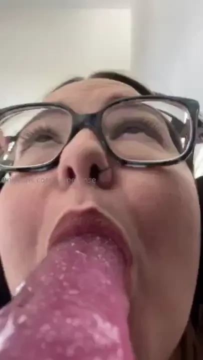 I love sucking pretty cocks can yours be next 