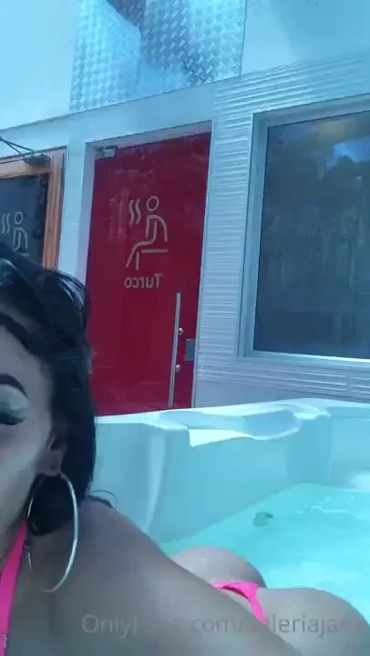 Come bathe with me 