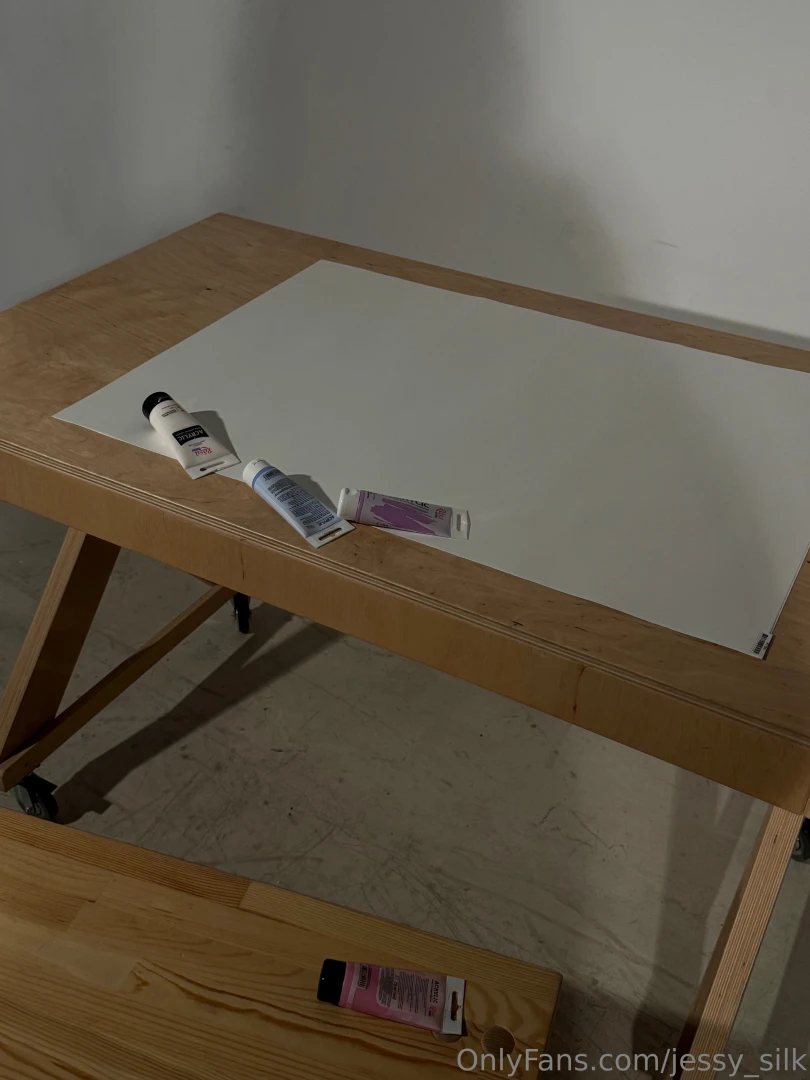 Today i m working on a commission piece but unfortunately i can t 