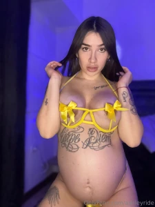 33 weeks pregnant today