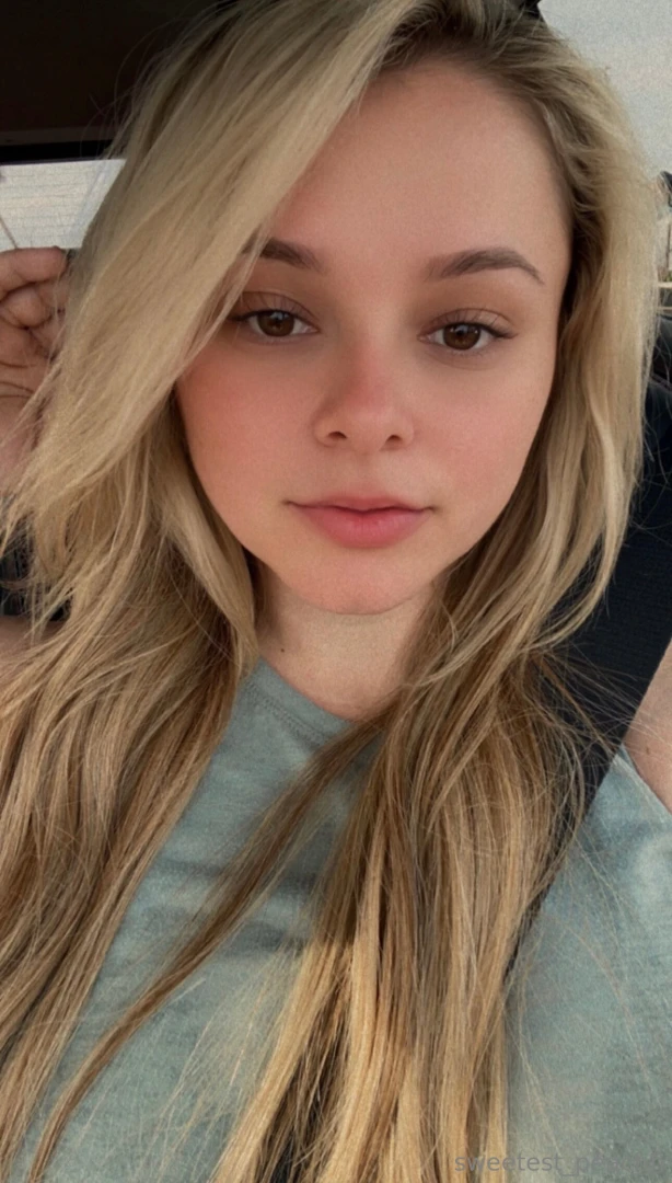 A selfie to brighten your monday 