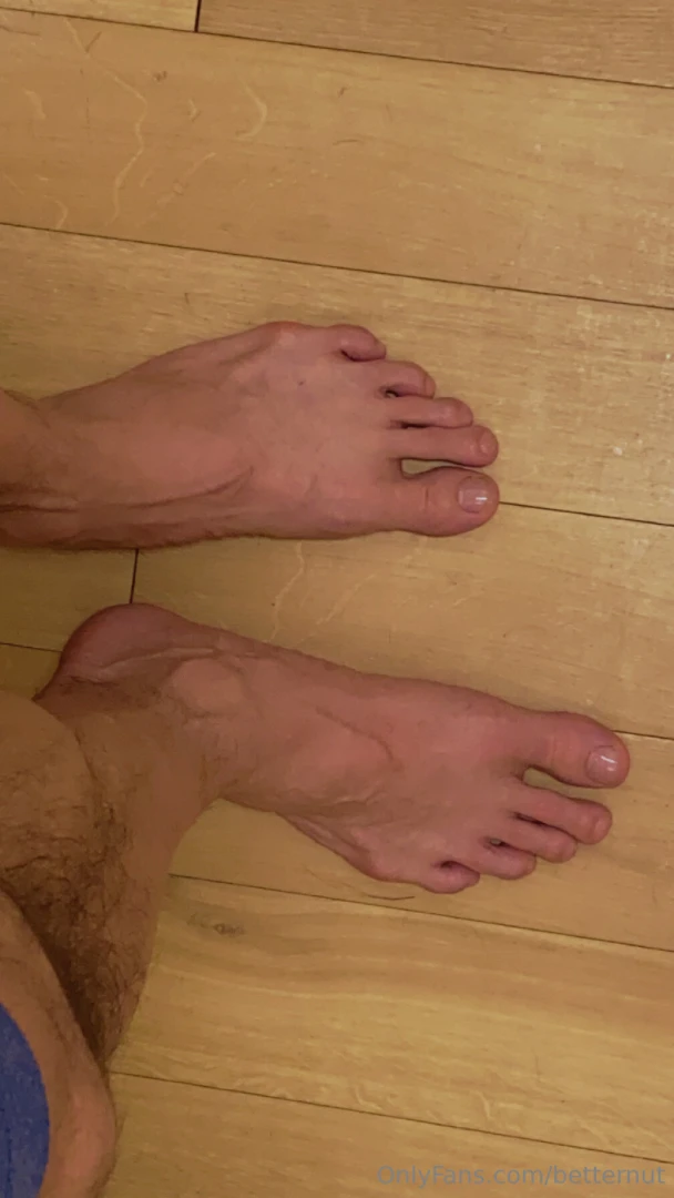 For all my feet fans want to suck them 