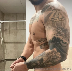 Who wants the non cropped photo bbc n all also what ohio female of