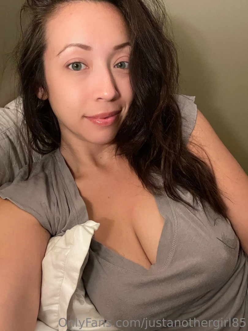 justanothergirl85 - I have enough pillows 