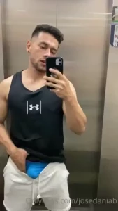 Blowjob in the elevator
