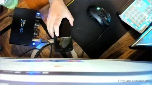 Well my phone fell off my desk and now doesnt work awesome i hope i