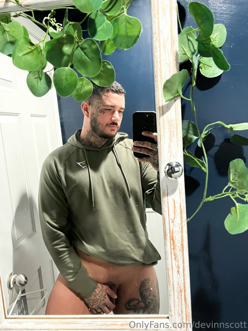 Snuck away to my girlfriend s parents bathroom so i could take a 