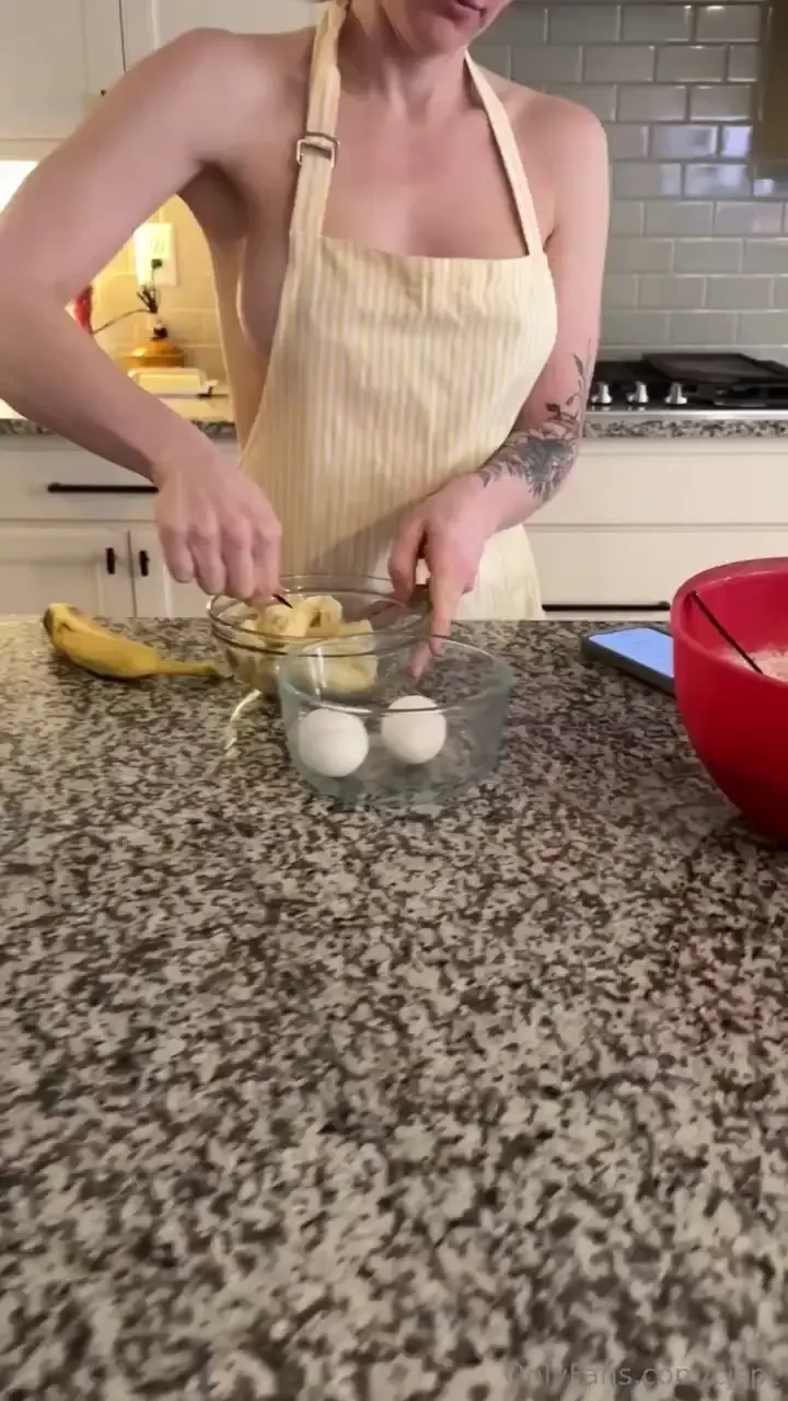 A fun little day in the life i love banana bread 