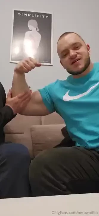 Crushing and slapping this guy hands turns me crazy 