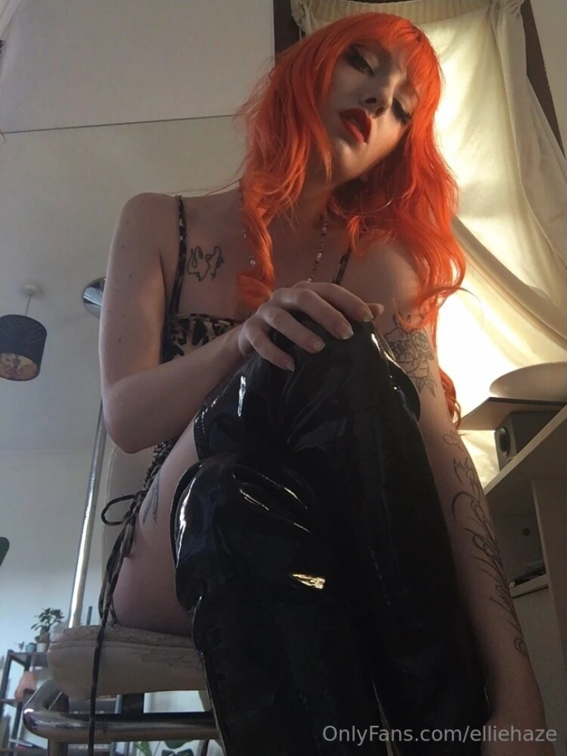 I kinda miss my hair being bright but i feel like im too mature for it part 2 