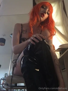 I kinda miss my hair being bright but i feel like im too mature for it part 2