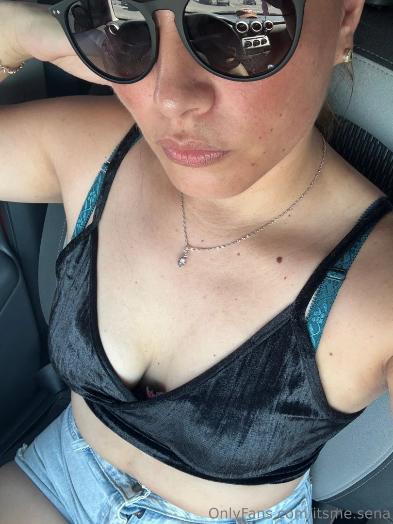 Feeling pretty sexy and in the mood to be a little bad dm me 
