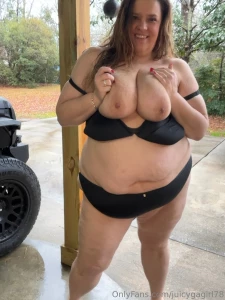 It s been a cold and rainy day here today i need someone to keep me