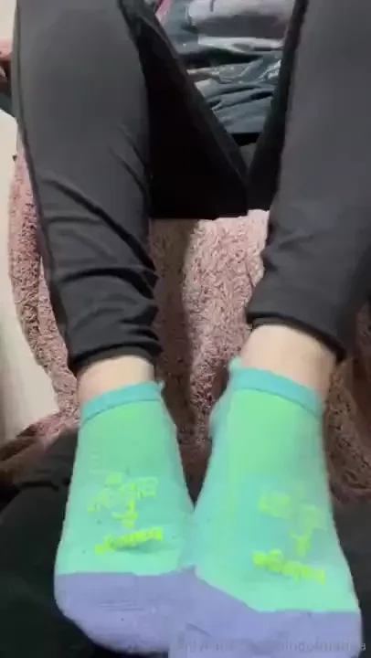 Slipper amp sock r e m o v a l sound up for toe pops 