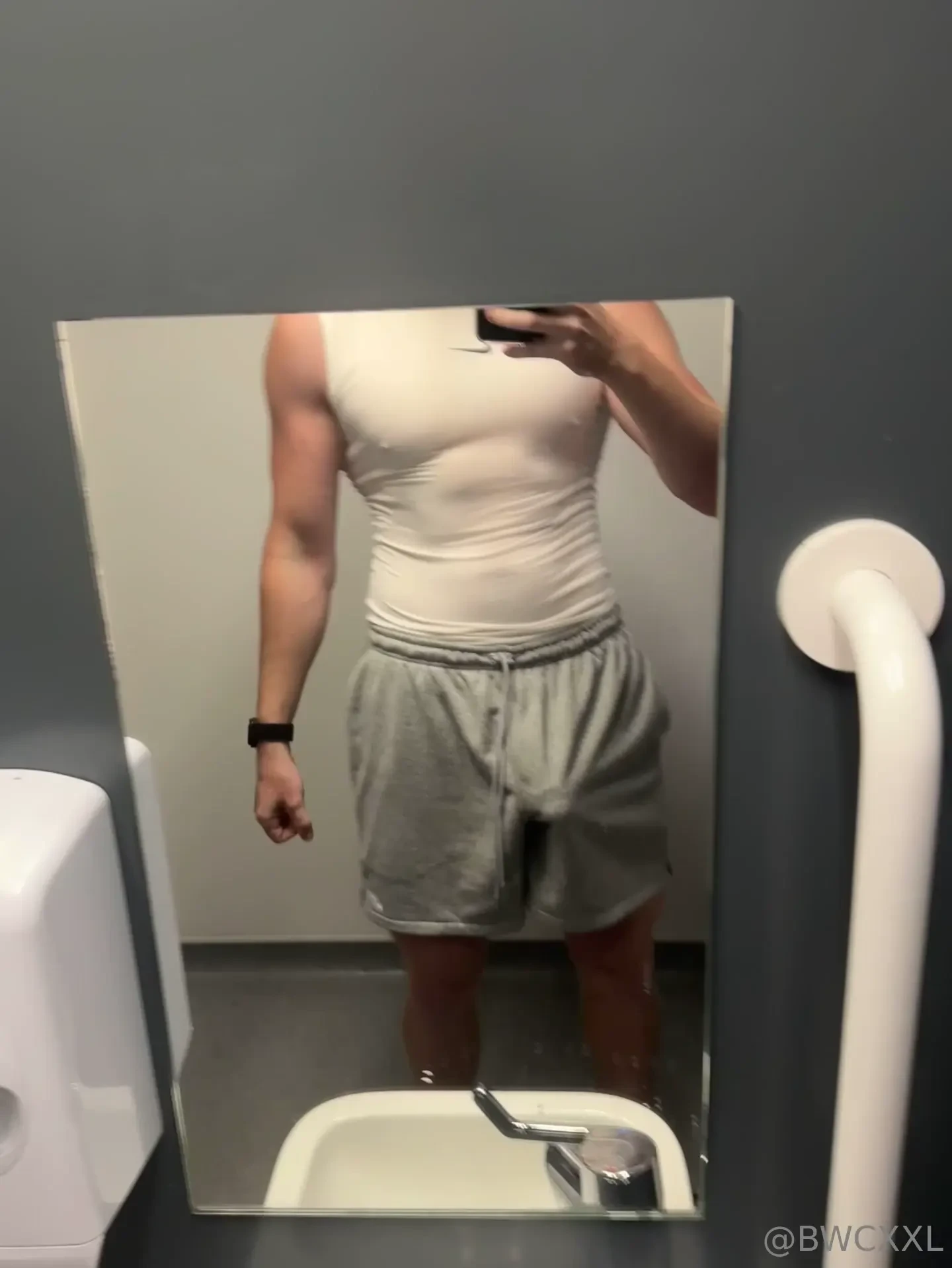 Going commando in gray shorts a risky combo 