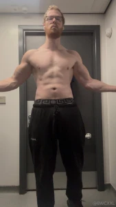 Hey i was thinking about you in the shower swipe for a quick physique part 1