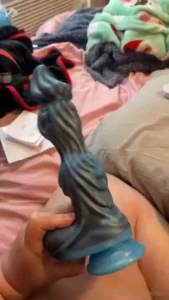 Who wants to watch this toy vibrator my fat pussy and thighs