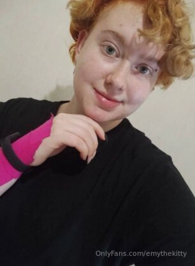 Hey honey i m charlotte queen_charly you looking for somebody to talk 