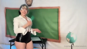 Sorry ive been so quiet ive been busy prepping for halloweeennnnnn and