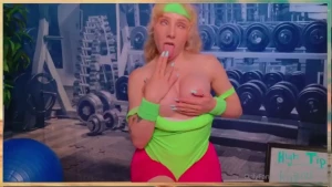 Dont get caught staring at this gym babes ass she wont be very nice