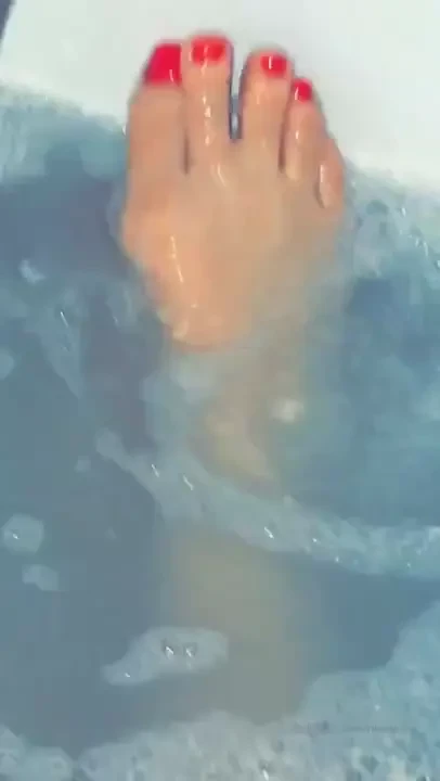 Anyone a fan of sexy toes footfetish toes 