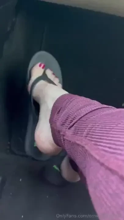 Do we prefer wiggles or dangles 