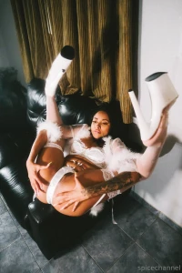 Yazzy yazminroyal all white vintage porn the full set 40 photos set on