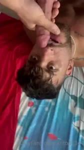 Amo guardare negli occhi mentre aspetto la sborra sempre appagante