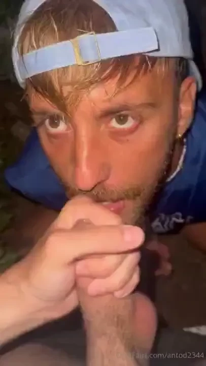 Gli chiedevo come la cagna che sono la sborra e lui me l ha data 