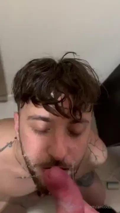 Dopo che mi ha rotto il culo da brava cagna l ho aspettato in 