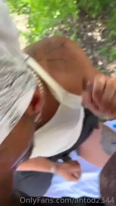 Ho incontrato questi due maiali sardi nel parco di giorno e li ho 