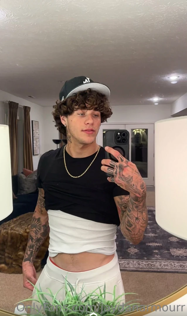 Tell me how you expect a man to behave with you looking like this 